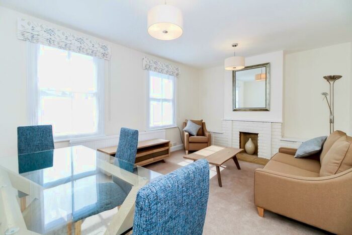 2 Bedroom Apartment To Rent In Walton Crescent, Oxford, OX1