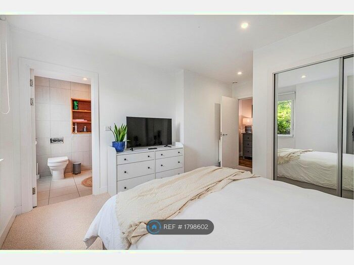 2 Bedroom Flat To Rent In Meadowside, Greenwich, SE9