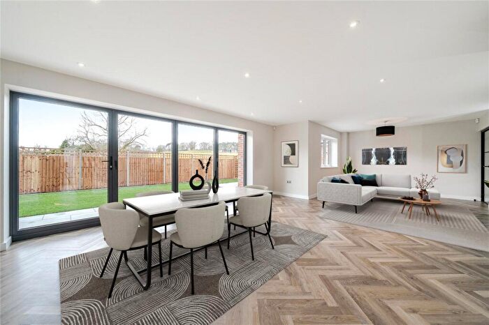 5 Bedroom Detached House For Sale In Shefford Road, Clophill, Bedfordshire, MK45