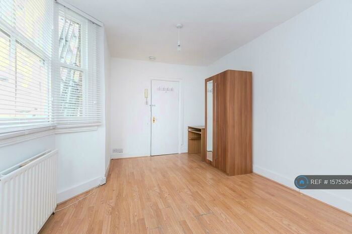 Studio To Rent In Cranbrook Park, London, N22