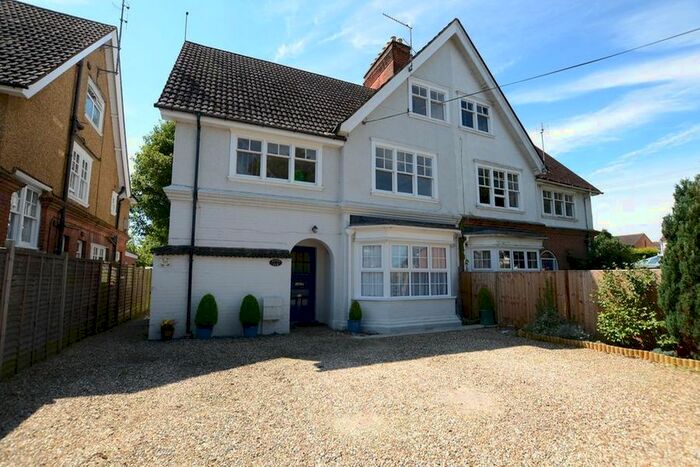 1 Bedroom Flat To Rent In Church Lane East, Aldershot, GU11