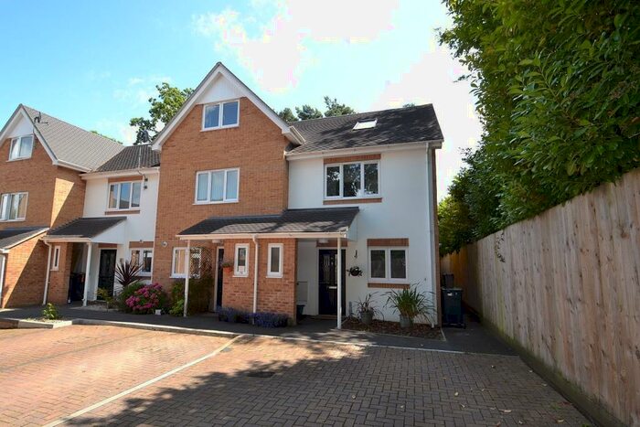 3 Bedroom End Of Terrace House To Rent In Corfe Mullen, BH21