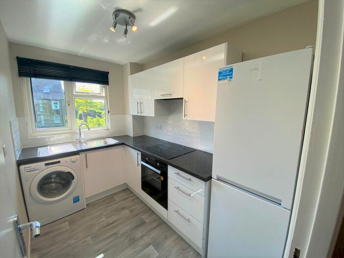 1 Bedroom Flat To Rent In Elder Close, Burpham, GU4