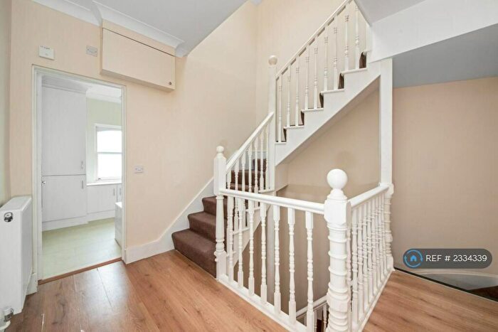 3 Bedroom Flat To Rent In Farquhar Road, Crystal Palace, SE19