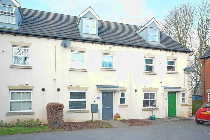 4 Bedroom Town House To Rent In Woodland Close, Watnall, Nottingham, NG16