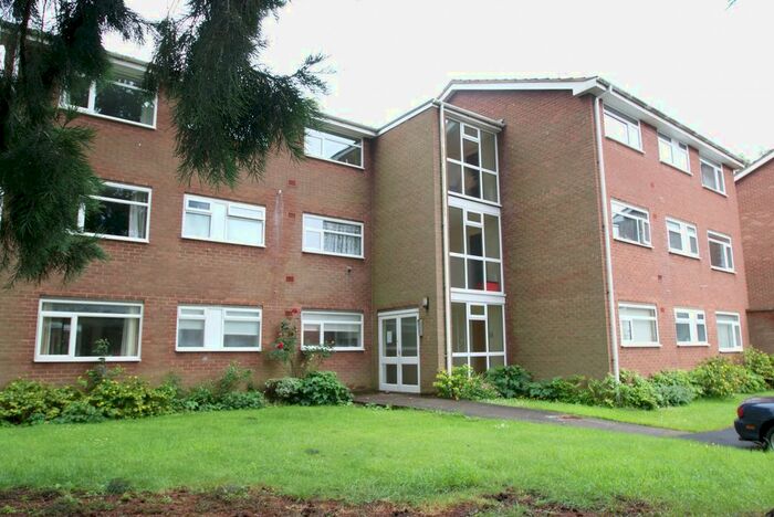 2 Bedroom Flat To Rent In Dereham Court, Leamington Spa, CV32