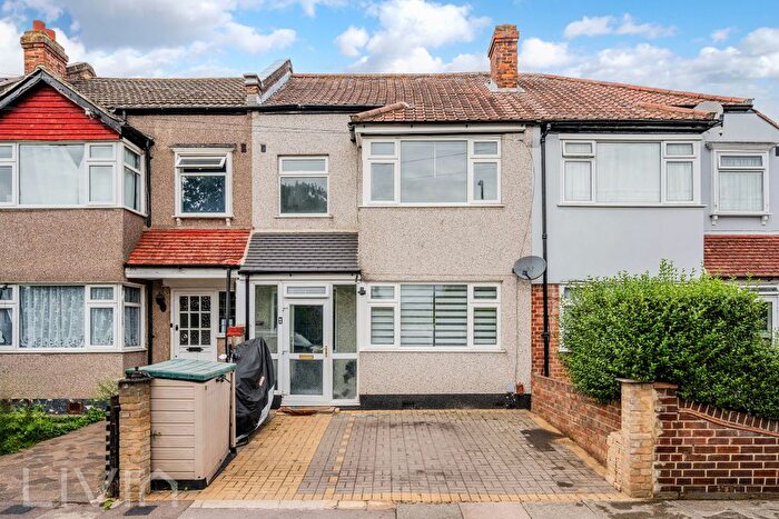 3 Bedroom Terraced House For Sale In Chilmark Road, London, SW16
