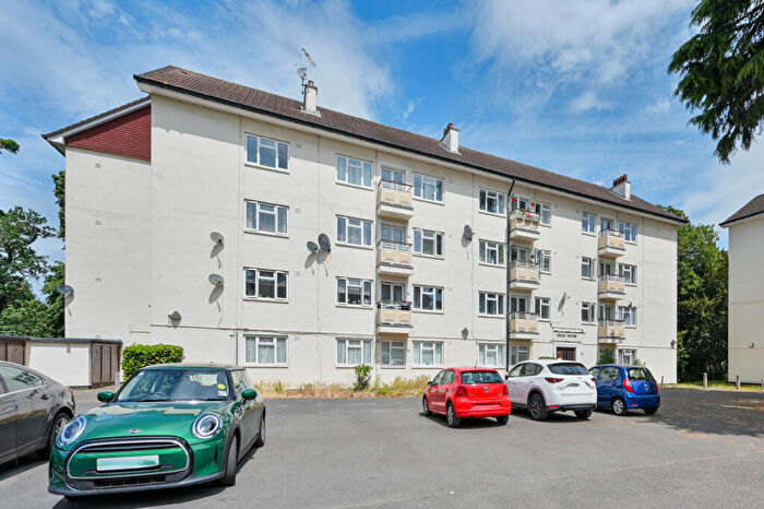3 Bedroom Flat For Sale In Kingsnympton Park, Kingston Hill, Kingston Upon Thames, KT2