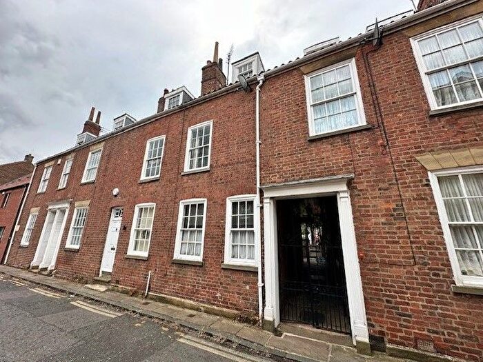 3 Bedroom Town House To Rent In Aldwark, York, YO1