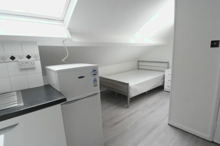 Studio To Rent In High Street, Harlesden / Willesden Junction, NW10