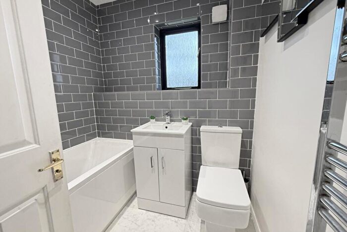 3 Bedroom End Of Terrace House For Sale In Bluehaven Walk, Hook, Hampshire, RG27
