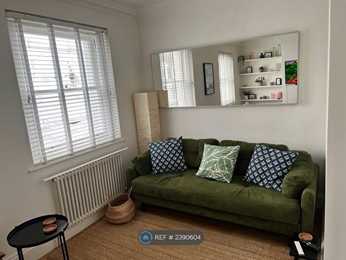 2 Bedroom Flat To Rent In Campden Grove, London, W8