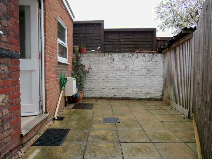 1 Bedroom Flat To Rent In Broadwater Road, Worthing, BN14