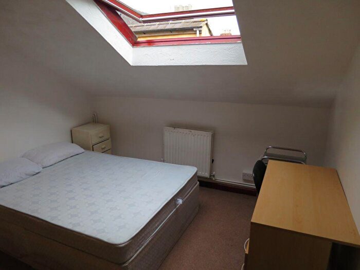 3 Bedroom Flat To Rent In Cowley Road, OX4