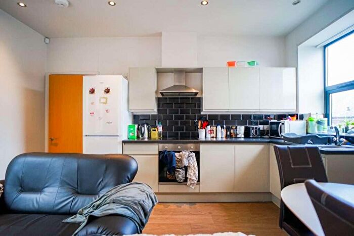 3 Bedroom Flat To Rent In Flat, St Peters Close, S1