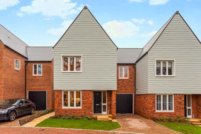4 Bedroom Flat To Rent In Tern Avenue, Horsham, RH12