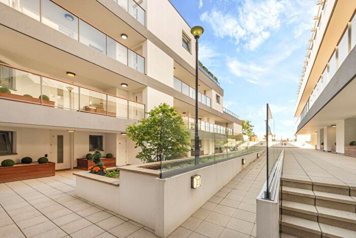 2 Bedroom Flat For Sale In Flower Lane, Mill Hill, NW7