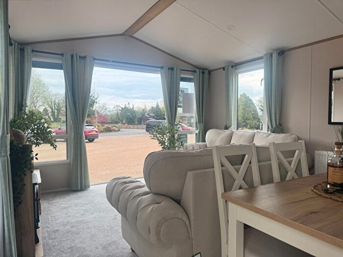 3 Bedroom Mobile/park Home For Sale In Kiln Ln, Gisburn, BB7