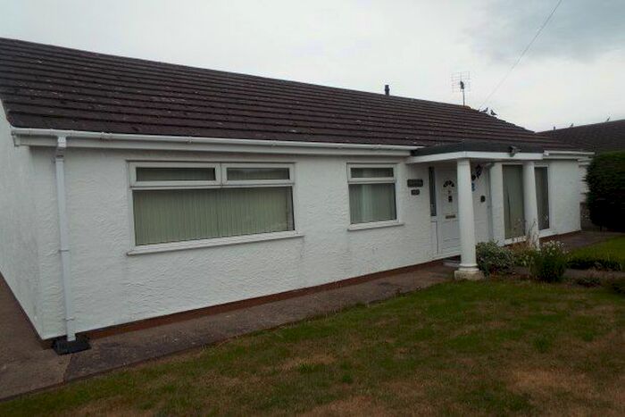 3 Bedroom Detached Bungalow To Rent In Bryn Cwnin Road, Rhyl, LL18