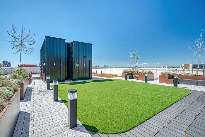 2 Bedroom Apartment To Rent In A Spinners Way, Manchester, M15