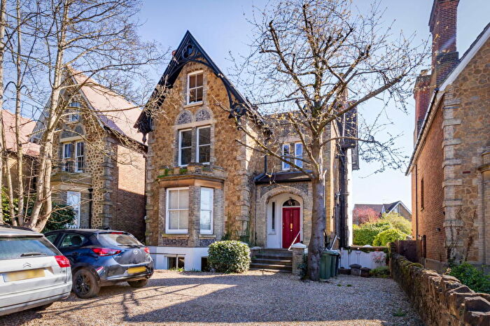 2 Bedroom Flat For Sale In Epsom Road, Guildford, GU1