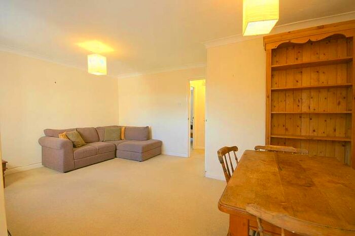 1 Bedroom Flat To Rent In Sandycombe Road, Kew, Surrey, TW9