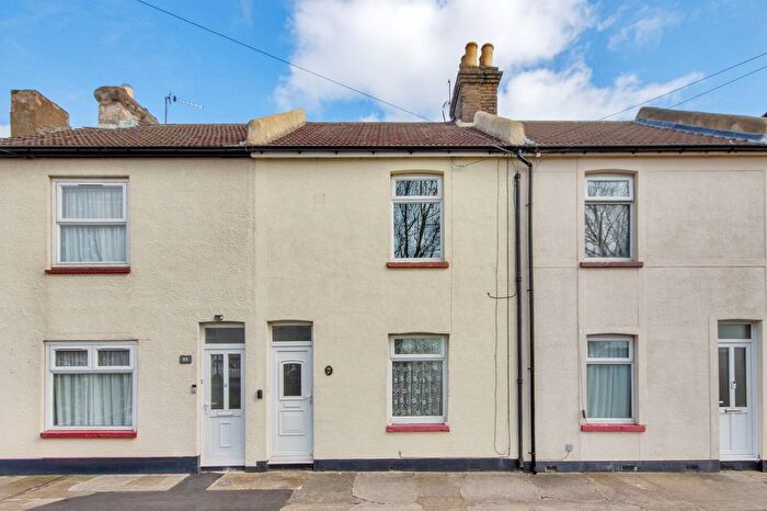 3 Bedroom Terraced House For Sale In Shepherd Street, Northfleet, Gravesend, DA11