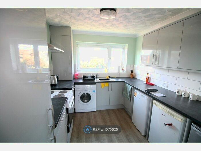 3 Bedroom Flat To Rent In Wheeler Close, Colchester, CO4