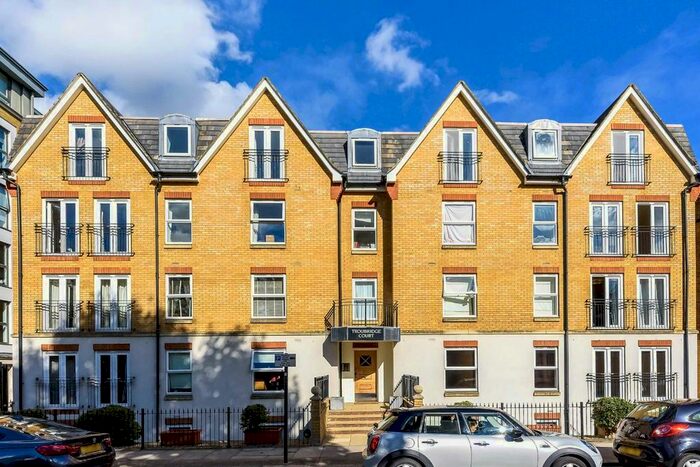 3 Bedroom Flat To Rent In Marlborough Road, London, W4