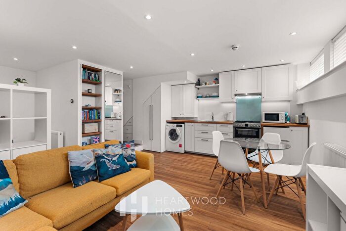 4 Bedroom Terraced House For Sale In Abbots Park, St. Albans, AL1