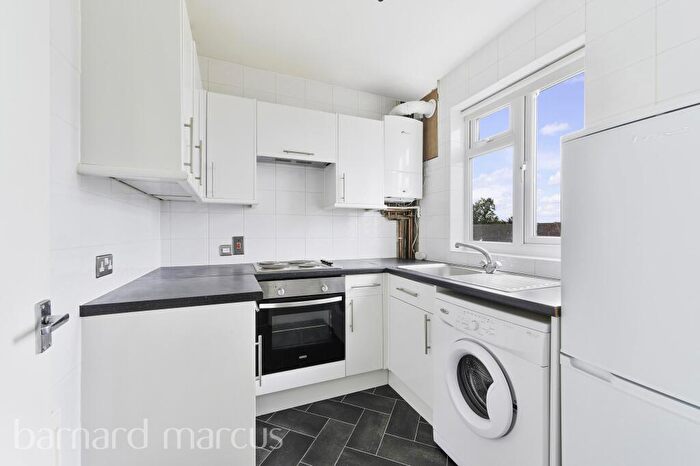 2 Bedroom Flat To Rent In The Broadway, Stoneleigh, KT17