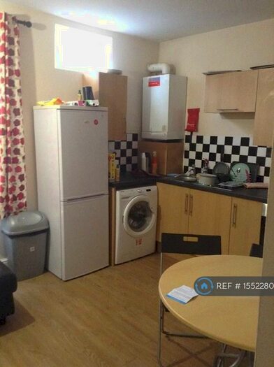 4 Bedroom Flat To Rent In Burns Street, Nottingham, NG7
