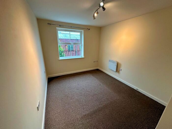1 Bedroom Flat For Sale In Laporte Way, Luton, LU4