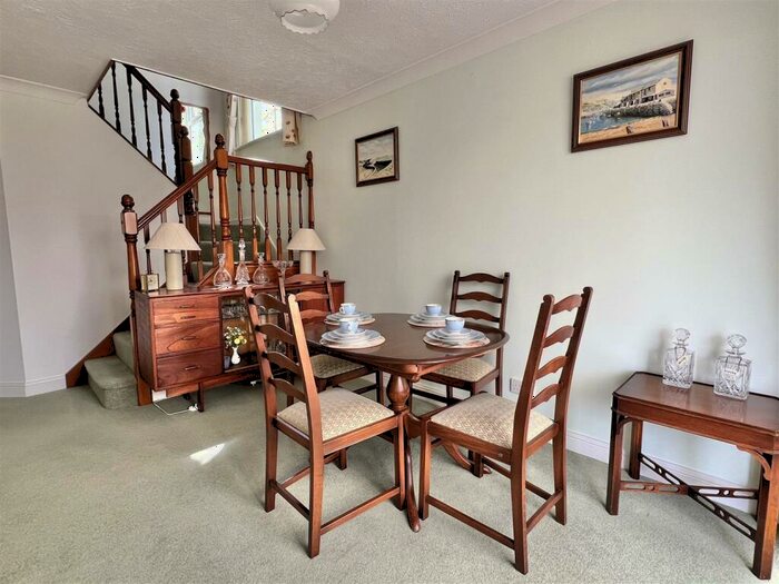 4 Bedroom Detached House For Sale In Newbery Close, Axminster, EX13
