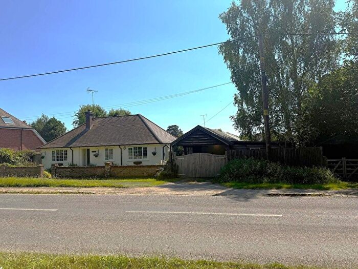 3 Bedroom Bungalow For Sale In Stoke Row Road, Kingwood, Henley-on-Thames, Oxfordshire, RG9