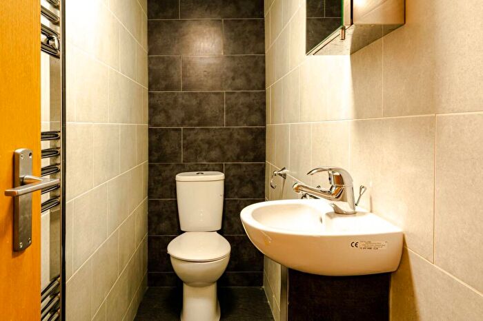8 Bedroom House To Rent In Stanmore Place, Leeds, LS4