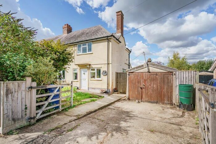 3 Bedroom Semi-Detached House For Sale In Station Road, Blackthorn, Bicester, OX25