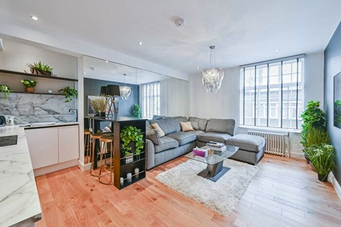 1 Bedroom Flat To Rent In Hallam Street, Marylebone, London, W1W