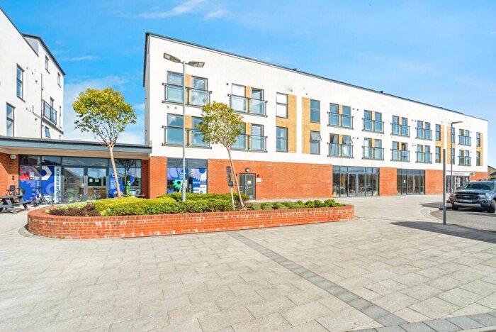 3 Bedroom Flat For Sale In Longacres Way, Chichester, West Sussex, PO20