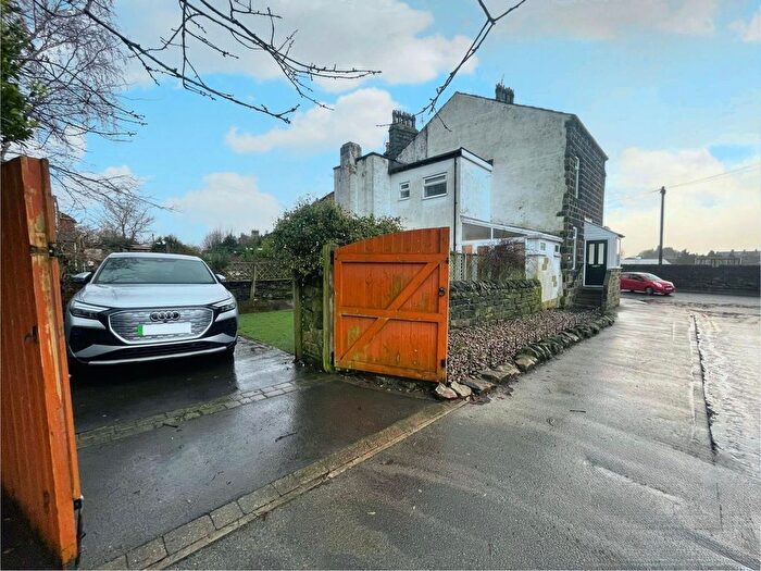 3 Bedroom End Of Terrace House To Rent In East View, Yeadon, Leeds, West Yorkshire, LS19