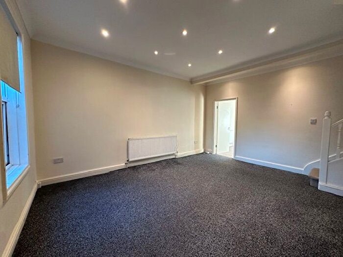 2 Bedroom Maisonette To Rent In Frederick Street, Luton, LU2