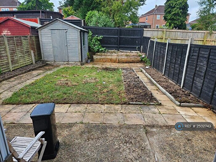 3 Bedroom Semi-Detached House To Rent In Senlac Road, Romsey, SO51