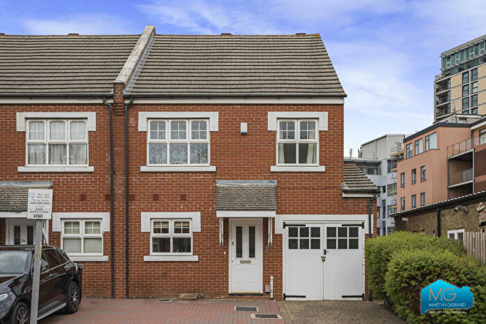 4 Bedroom Terraced House To Rent In Dale Grove, North Finchley, London, N12