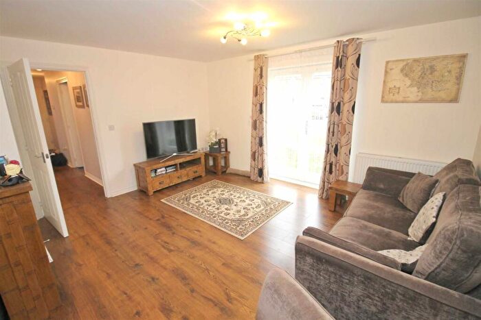 2 Bedroom Flat To Rent In Haven Street, Broughton, Milton Keynes, MK10