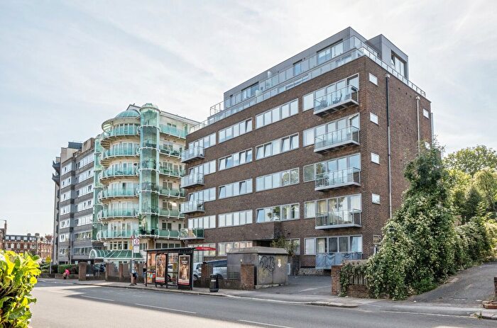 2 Bedroom Flat For Sale In Station Road, Barnet, EN5