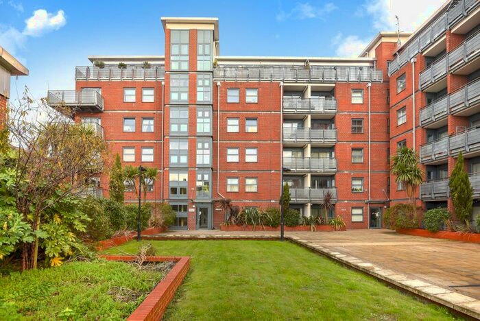 1 Bedroom Flat To Rent In Berber Parade London, SE18