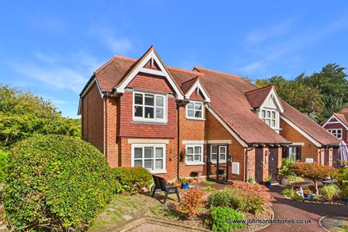 Property For Sale In Staines Lane, Chertsey, KT16