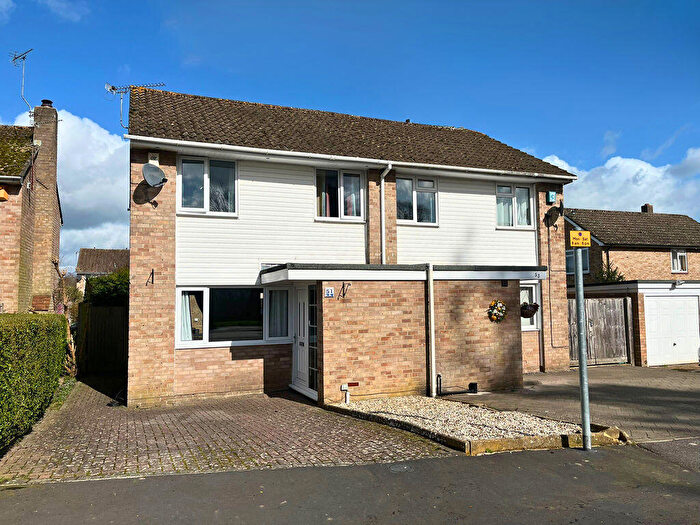 3 Bedroom Semi Detached House For Sale In Sutton Road, Newbury, RG14