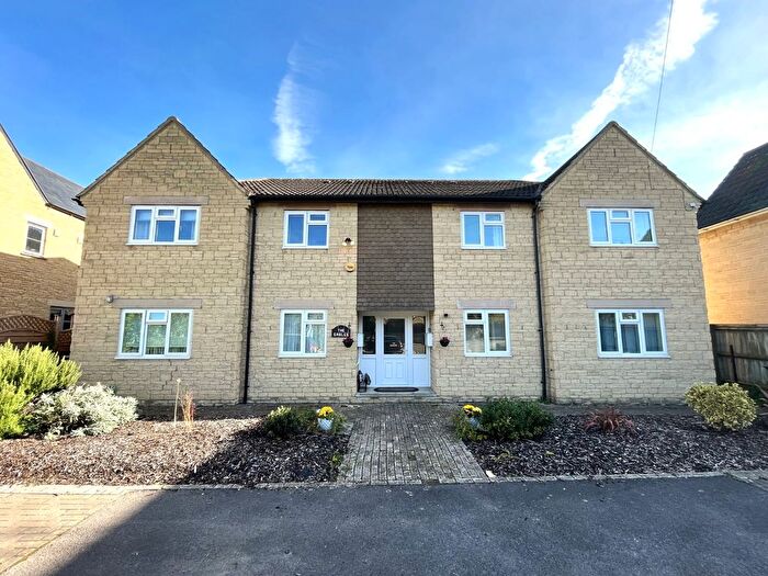2 Bedroom Flat For Sale In Burford Road, Lechlade, Gloucestershire, GL7