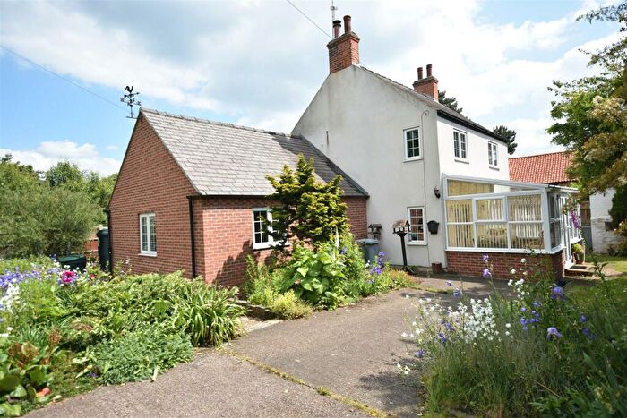 3 Bedroom Cottage For Sale In Ferry Lane, Carlton-On-Trent, Newark, NG23